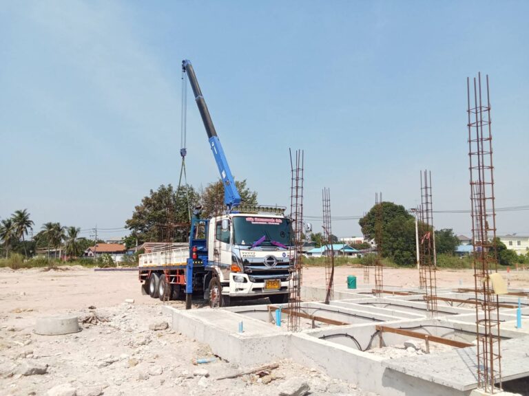 บรรยากาศหน้างานรถเฮี๊ยบ พื้นที่ พนัสนิคม ต.ท่าบุญมี