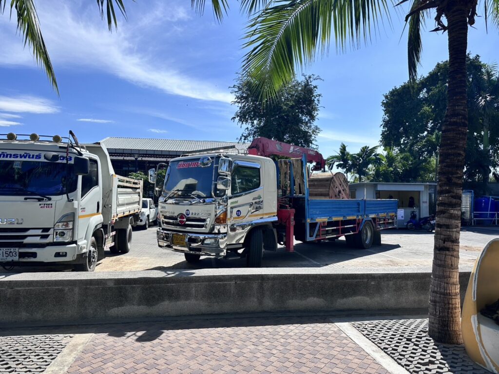 รถเฮี๊ยบ พิชยาเครน ให้บริการยกย้ายอุปกรณ์หนักในพื้นที่ พัทยา ชลบุรี
