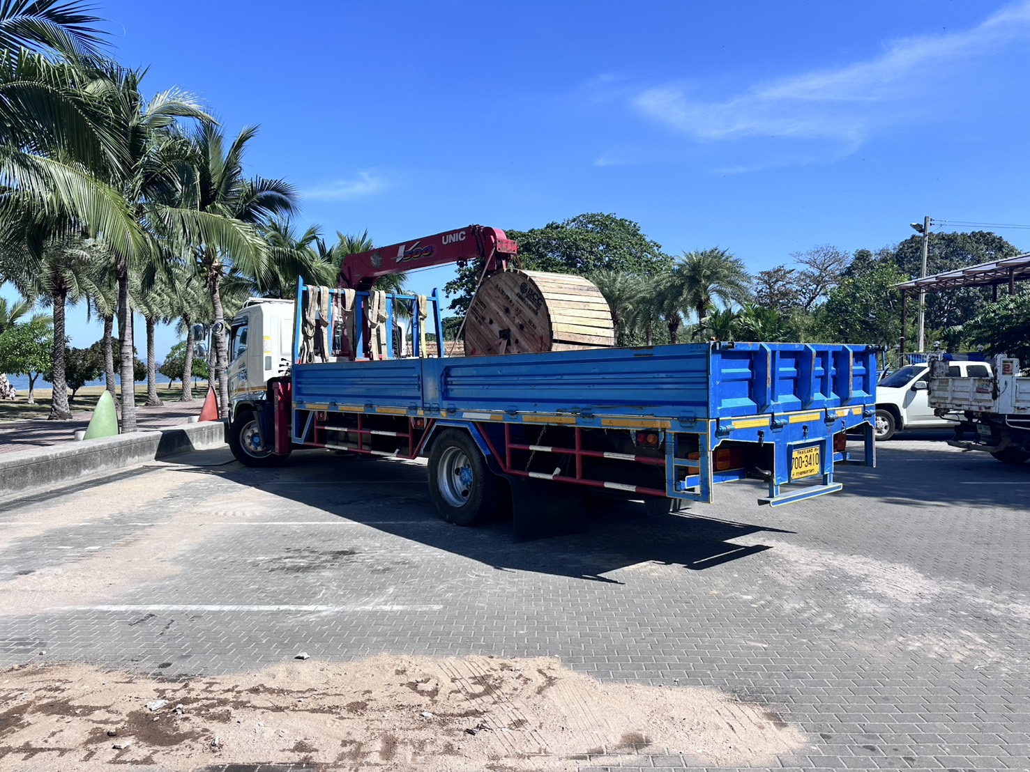 รถเฮี๊ยบ พิชยาเครน ให้บริการยกย้ายอุปกรณ์หนักในพื้นที่ พัทยา ชลบุรี