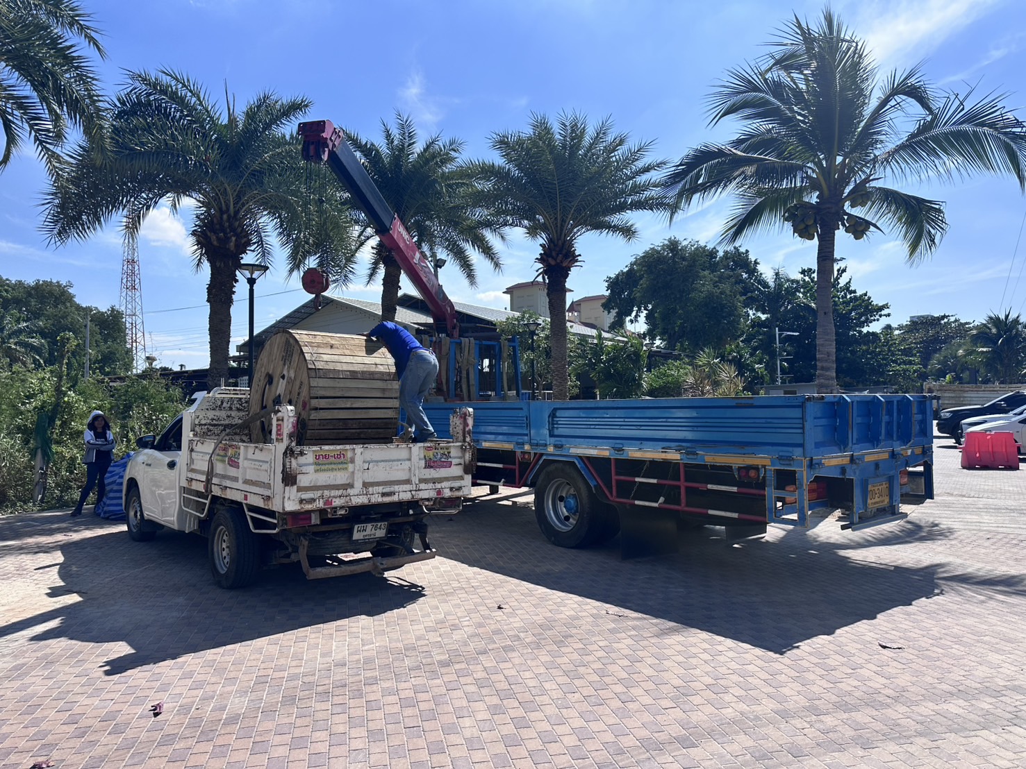 รถเฮี๊ยบ พิชยาเครน ให้บริการยกย้ายอุปกรณ์หนักในพื้นที่ พัทยา ชลบุรี