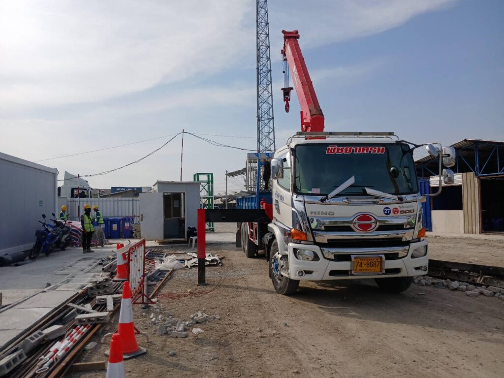 รถเฮี๊ยบพานทอง-พิชยาเครน