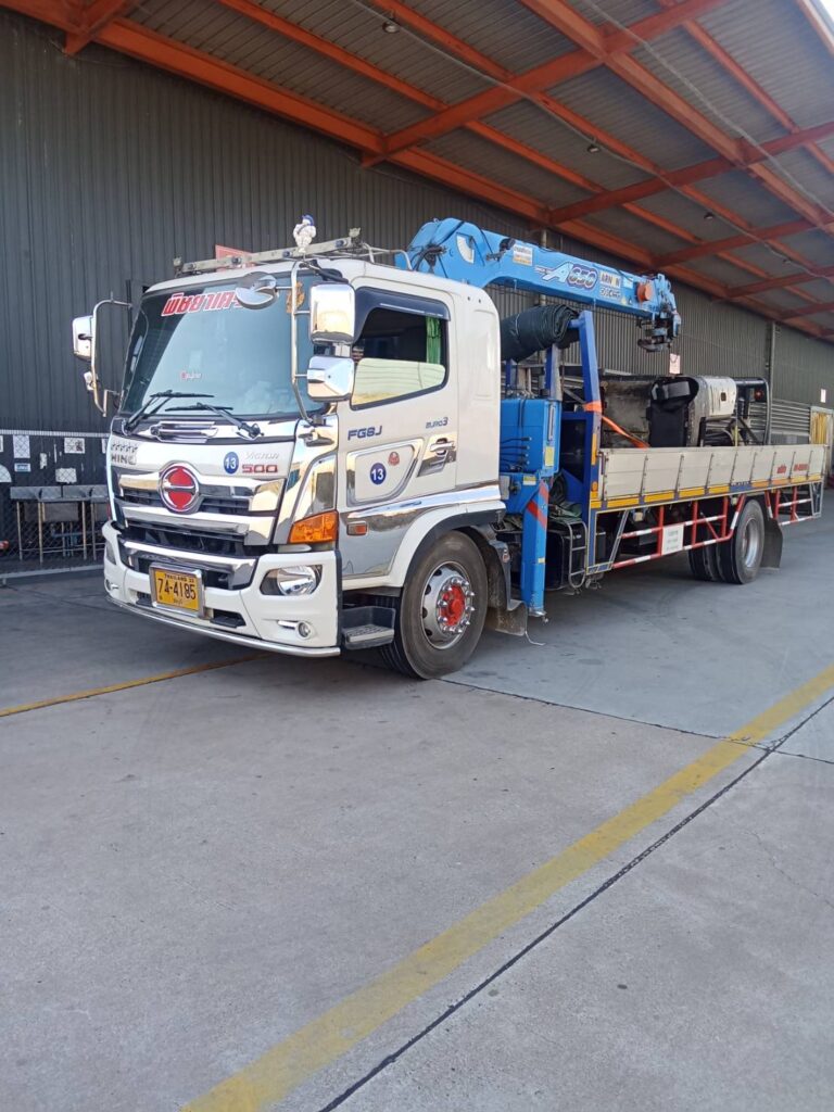 รถเฮี๊ยบปลวกเเดง