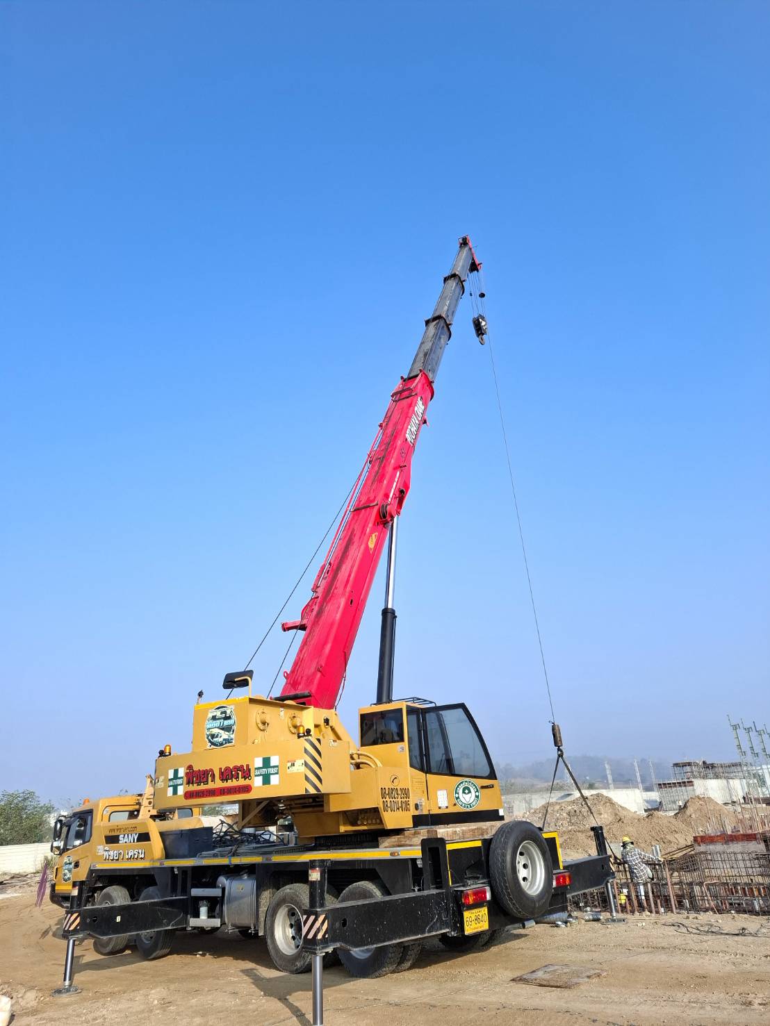 รถเครนโรจนะบ่อวิน พร้อมคนขับ ให้บริการยกเครื่องจักรในโรงงานอุตสาหกรรม -พิชยาเครน