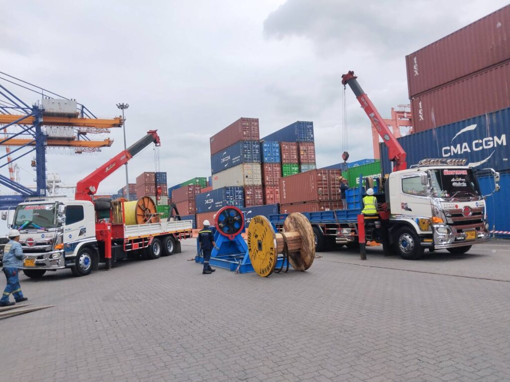 รถเฮี๊ยบ,เช่ารถเฮี๊ยบ,เช่ารถเครน,รถเฮี๊ยบ8ตัน,รถเฮี๊ยบ5ตัน,รถเฮี๊ยบชลบุรี,รถเฮี๊ยบศรีราชา,รถเฮี๊ยบระยอง,รถเฮี๊ยบบ่อวิน,รถเฮี๊ยบปลวกแดง,รถเฮี๊ยบมาบตาพุด,รถเฮี๊ยบเขาคันทรง,รถเฮี๊ยบเขาน้อย,รถเอี๊ยบบางละมุง,รถเฮี๊ยบท่าเรือแหลมฉบัง