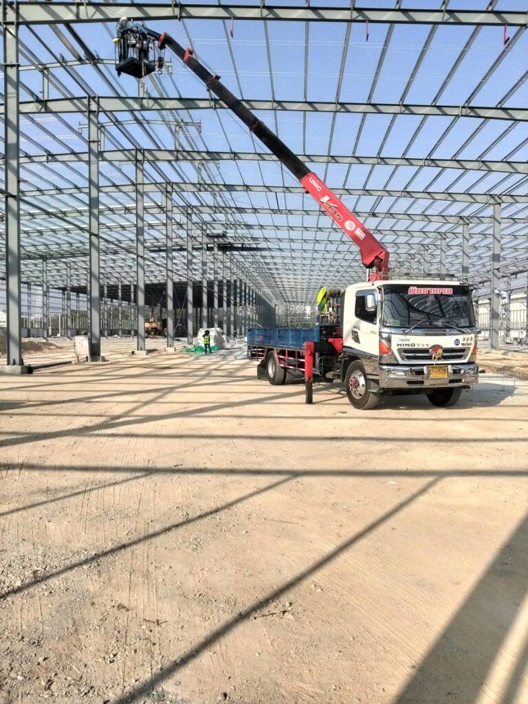 รถเฮี๊ยบ พิชยาเครน ให้บริการรถเฮี๊ยบติดกระเช้าทำงานในที่สูงพร้อมขนย้ายชิ้นงานต่างๆ พื้นที่ นิคมอุสาหกรรมอมตะชลบุรี