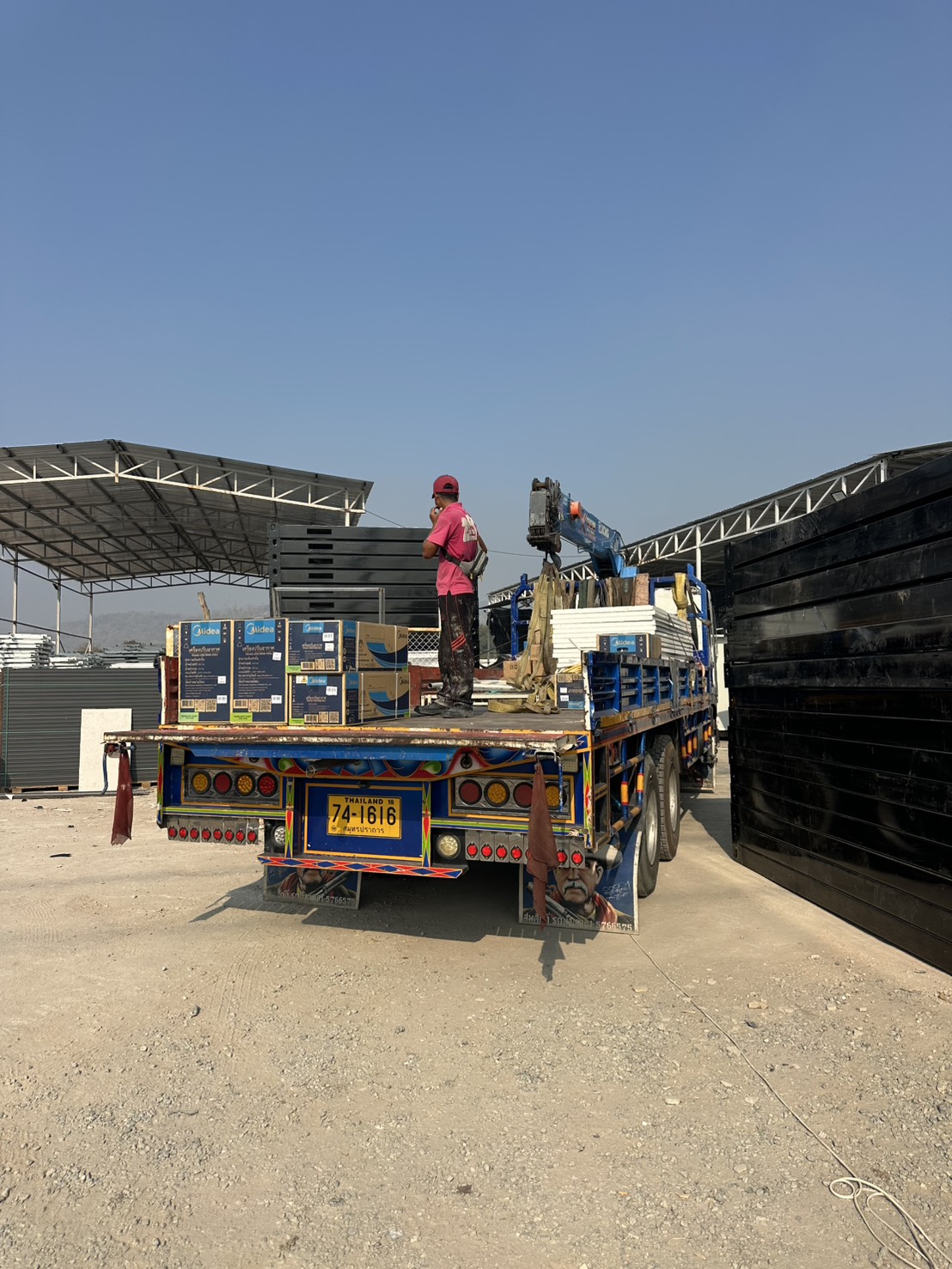 รถเฮี๊ยบ พิชยาเครน ให้บริการรถเฮี๊ยบขนย้ายชิ้นงานต่างๆ พื้นที่ เเหลมฉบัง