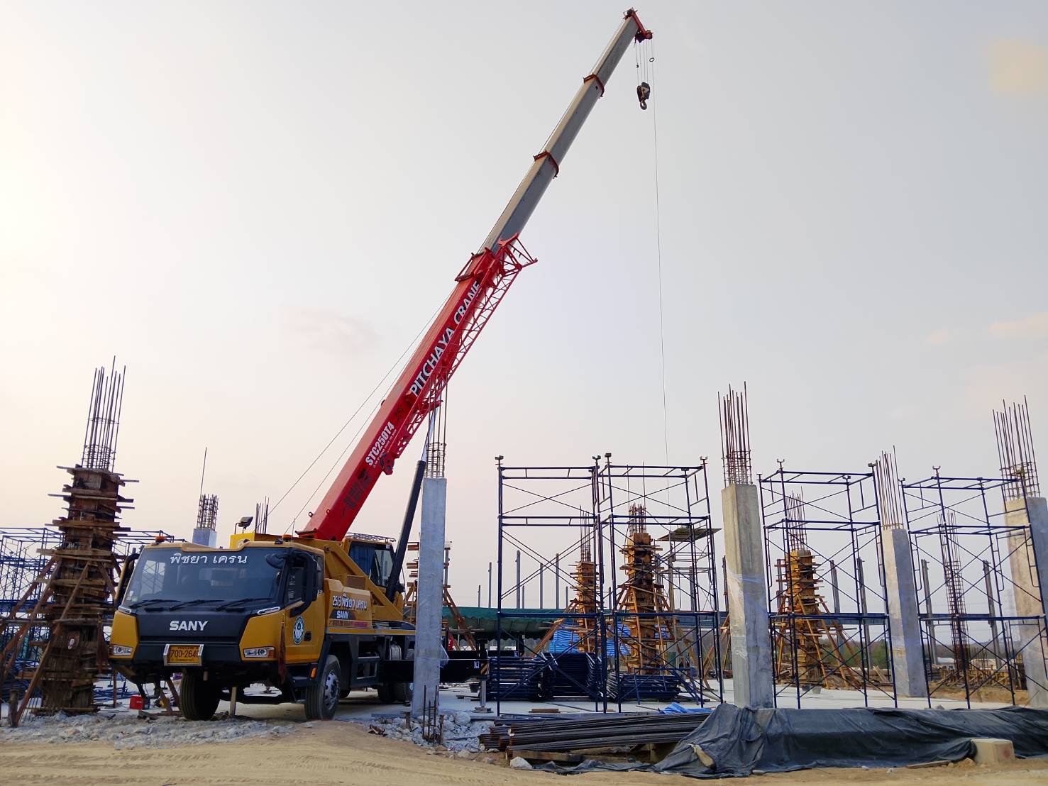 รถเครนโรจนะบ่อวิน-พิชยาเครน