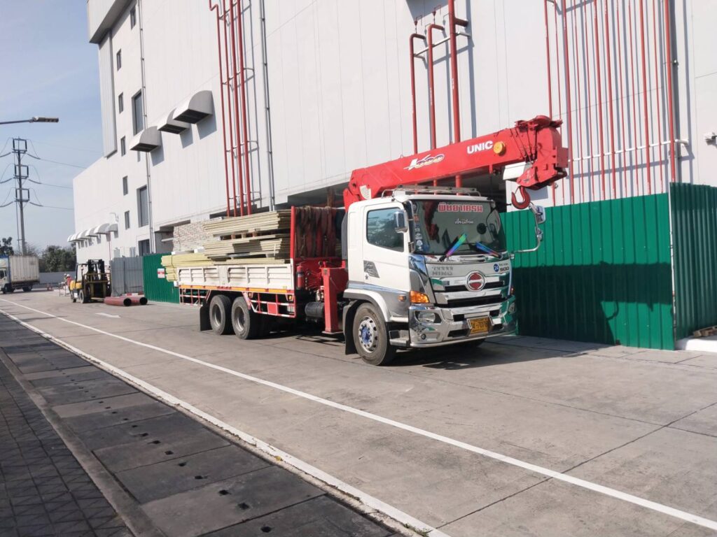 รถเฮี๊ยบ8ตันรับจ้าง-พิชยาเครน