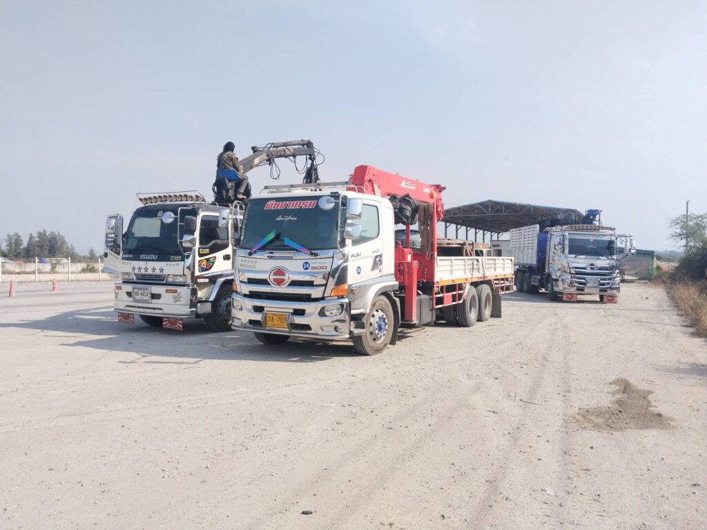 รถเฮี๊ยบ8ตันรับจ้าง-พิชยาเครน