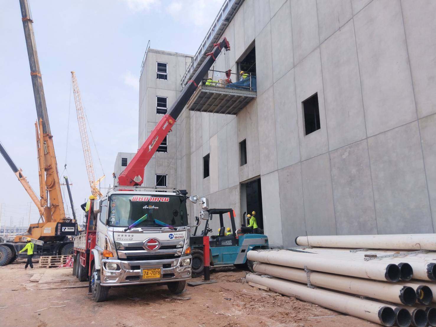 รถเฮี๊ยบมาบข่า-พิชยาเครน