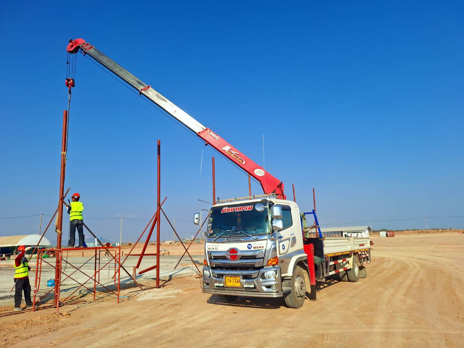 รถเฮี๊ยบตั้งเสาท่าจาม-พิชยาเครน