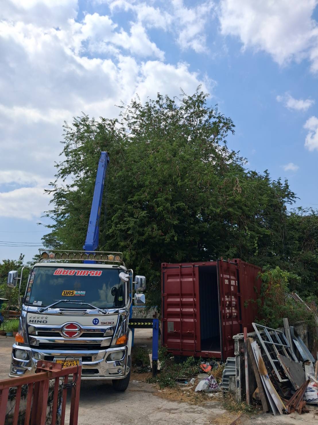 รถเฮี๊ยบขนย้ายตู้คอนเทรนเนอร์-พิชยาเครน.