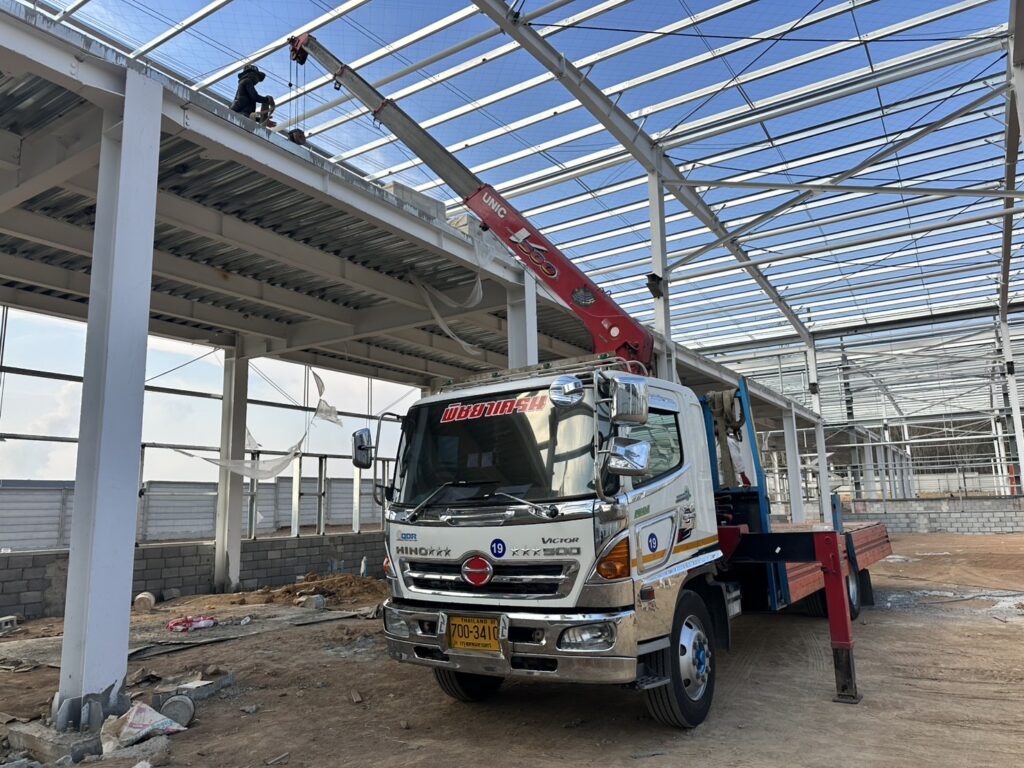 รถเฮี๊ยบปลวกเเดง-พิชยาเครน