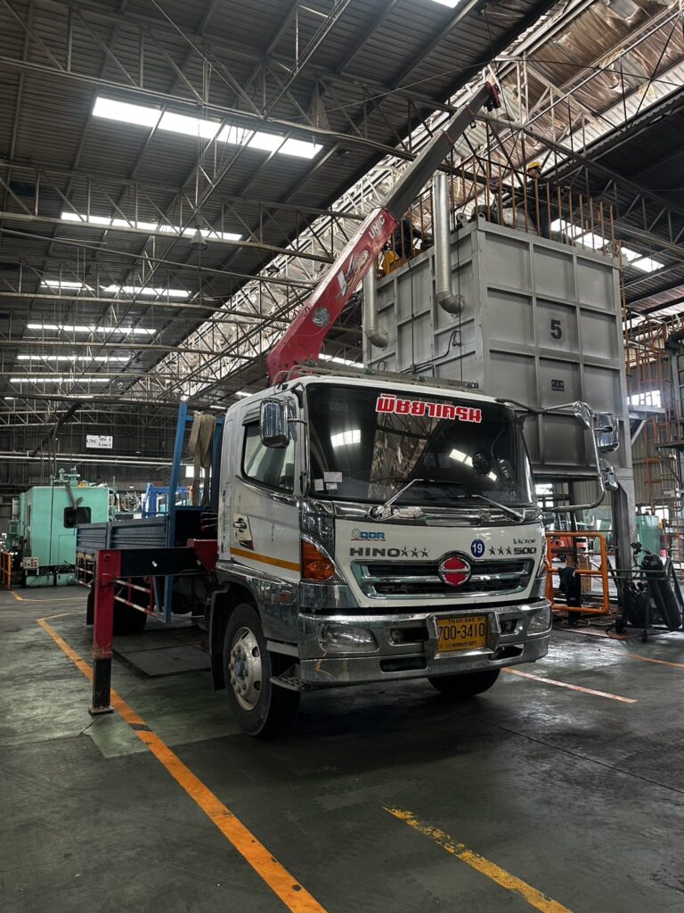 รถเฮี๊ยบปลวกเเดง-พิชยาเครน