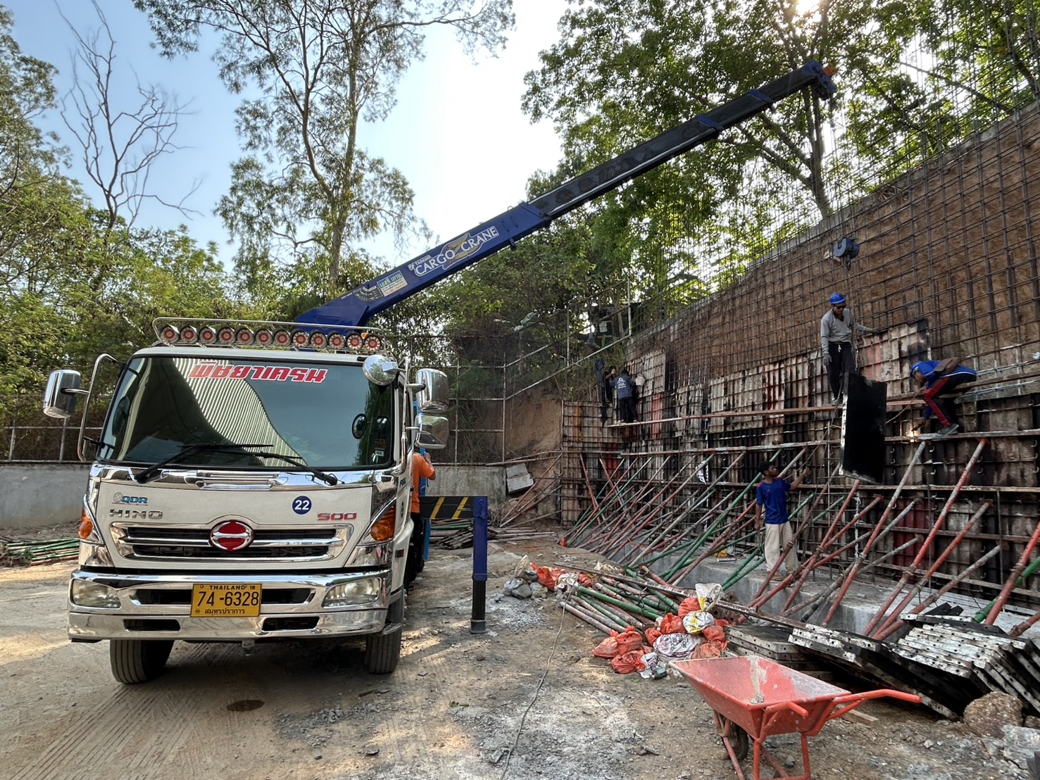 รถเฮี๊ยบชลบุรี-พิชยาเครน