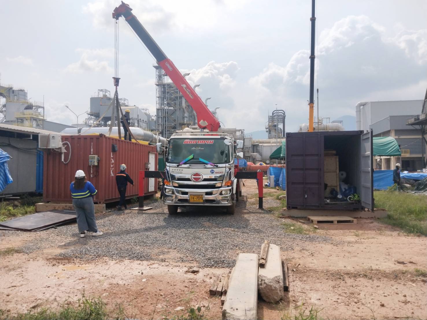 รถเฮี๊ยบพนมสารคาม-พิชยาเครน