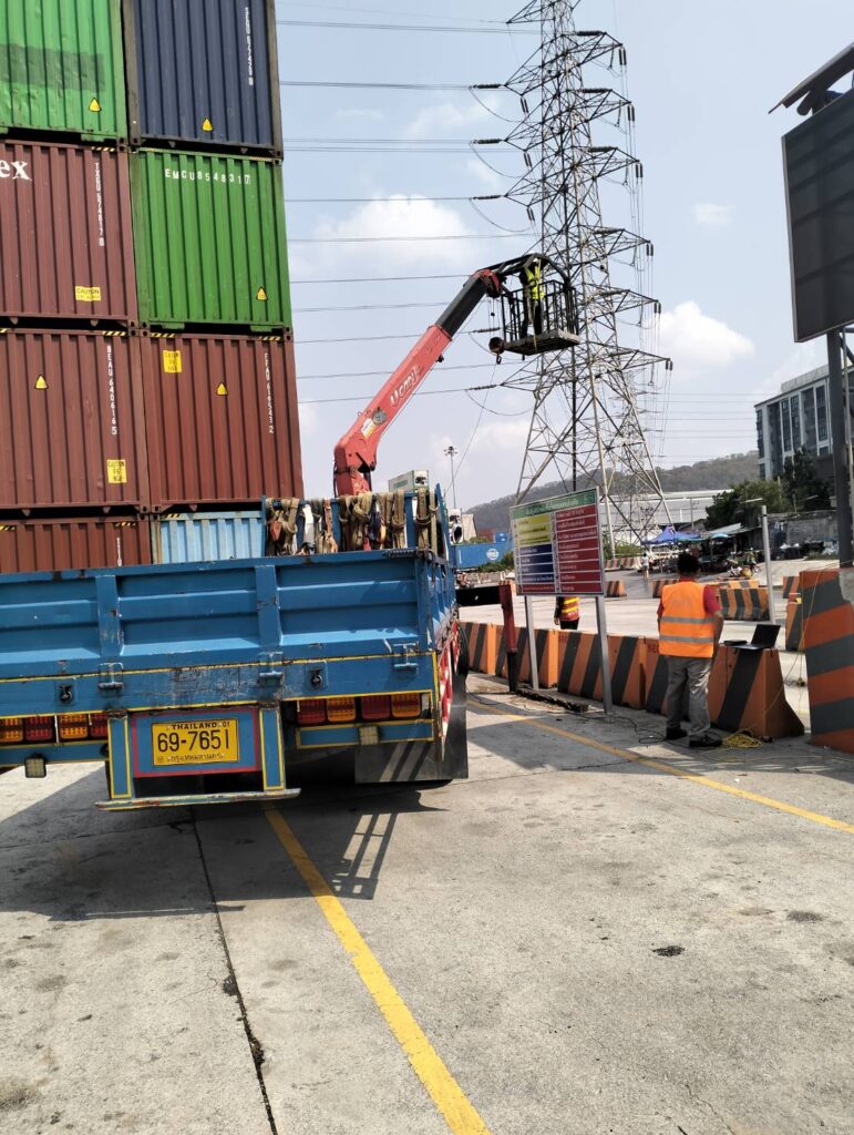 รถเฮี๊ยบท่าเรือเเหลมฉบัง-พิชยาเครน