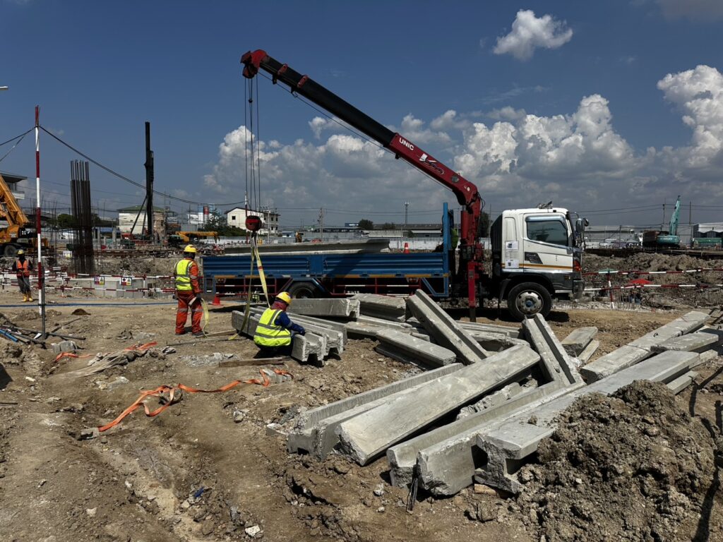 รถเฮี๊ยบรับจ้างนิคมอุสาหกรรม-พิชยาเครน