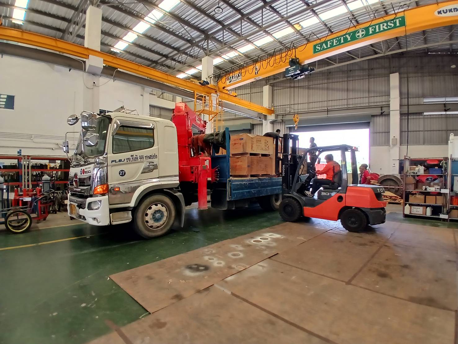 รถเฮี๊ยบชลบุรี-พิชยาเครน