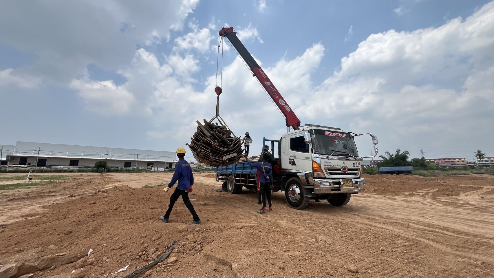 รถเฮี๊ยบบ่อวิน-พิชยาเครน