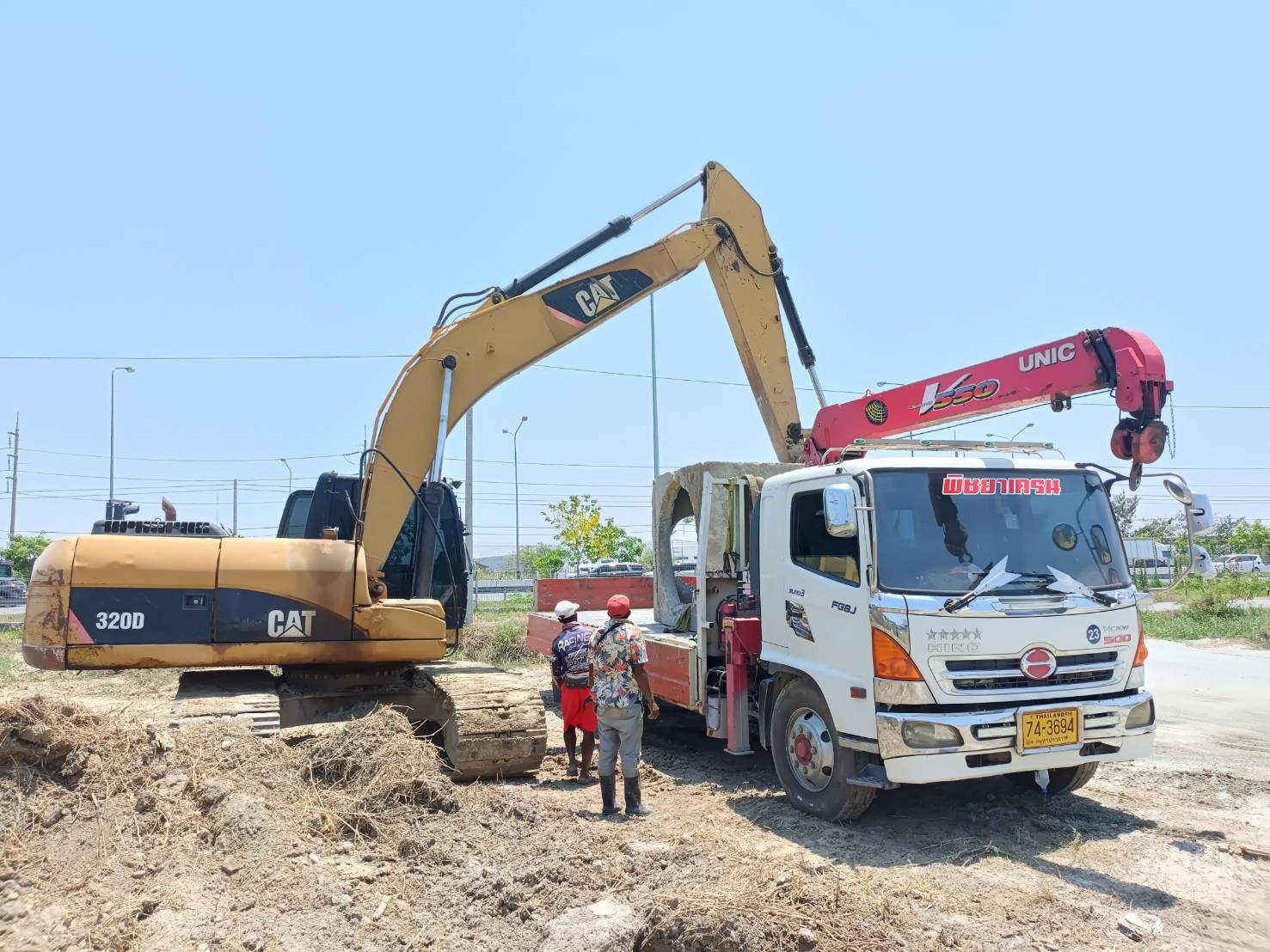 รถเฮี๊ยบปลวกเเดง-พิชยาเครน.