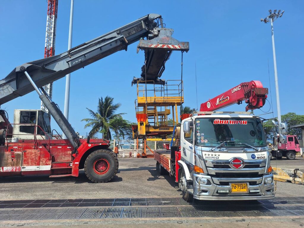 รถเฮี๊ยบเเหลมฉบัง-พิชยาเครน