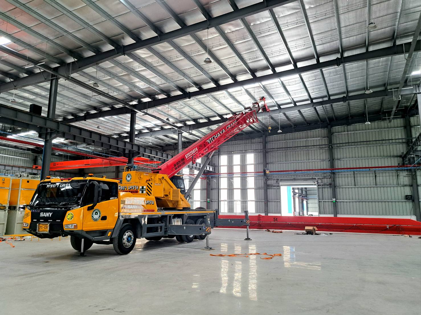 “รถเครนยกติดตั้งเครนรางโรงงาน ระยอง ชลบุรี โดยพิชยาเครน”