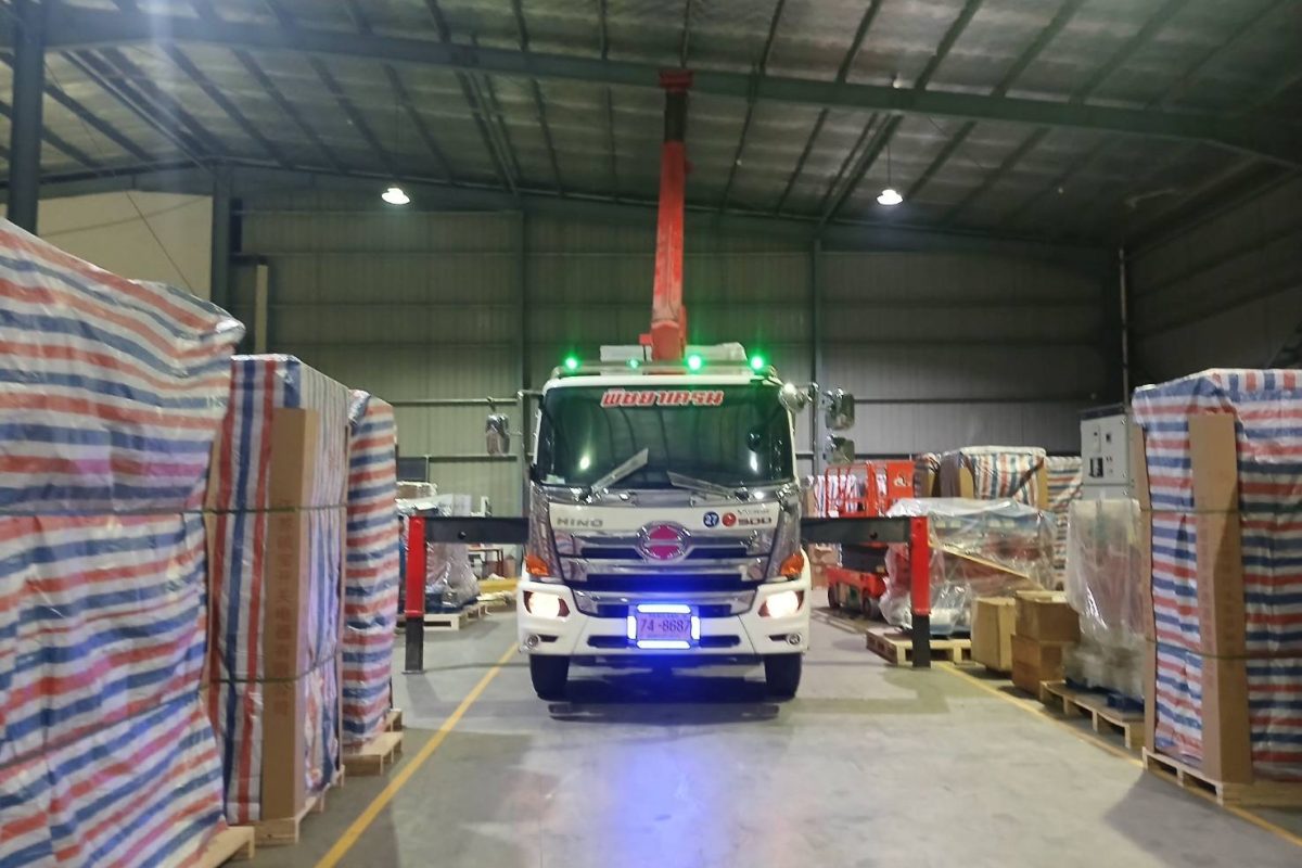 รถเฮี๊ยบรับจ้างบริการโดยพิชยาเครน