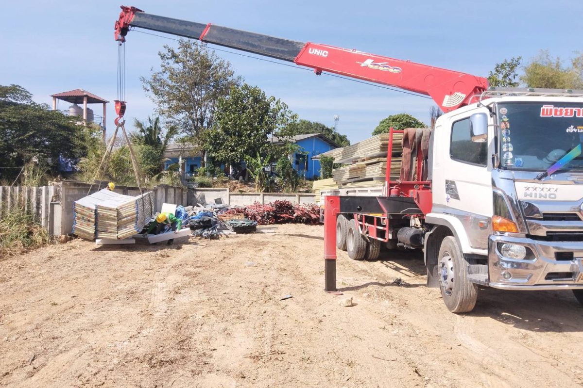 รถเฮี๊ยบ8ตันรับจ้าง-พิชยาเครน