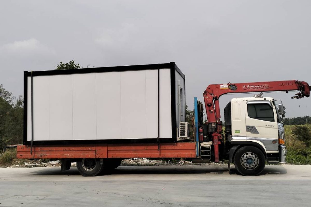 รถเฮี๊ยบมาบปูขนย้ายตู้คอนเทนเนอร์-พิชยาเครน