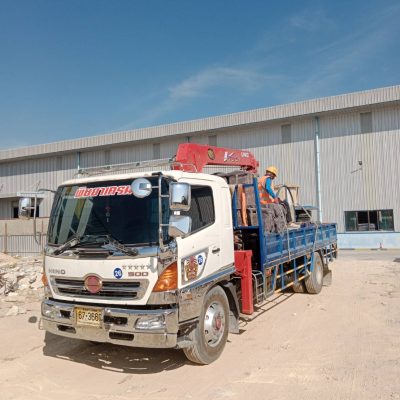 เช่ารถเฮี๊ยบศรีราชา-เขาคันทรง โดยพิชยาเครน โทร080-829-2990