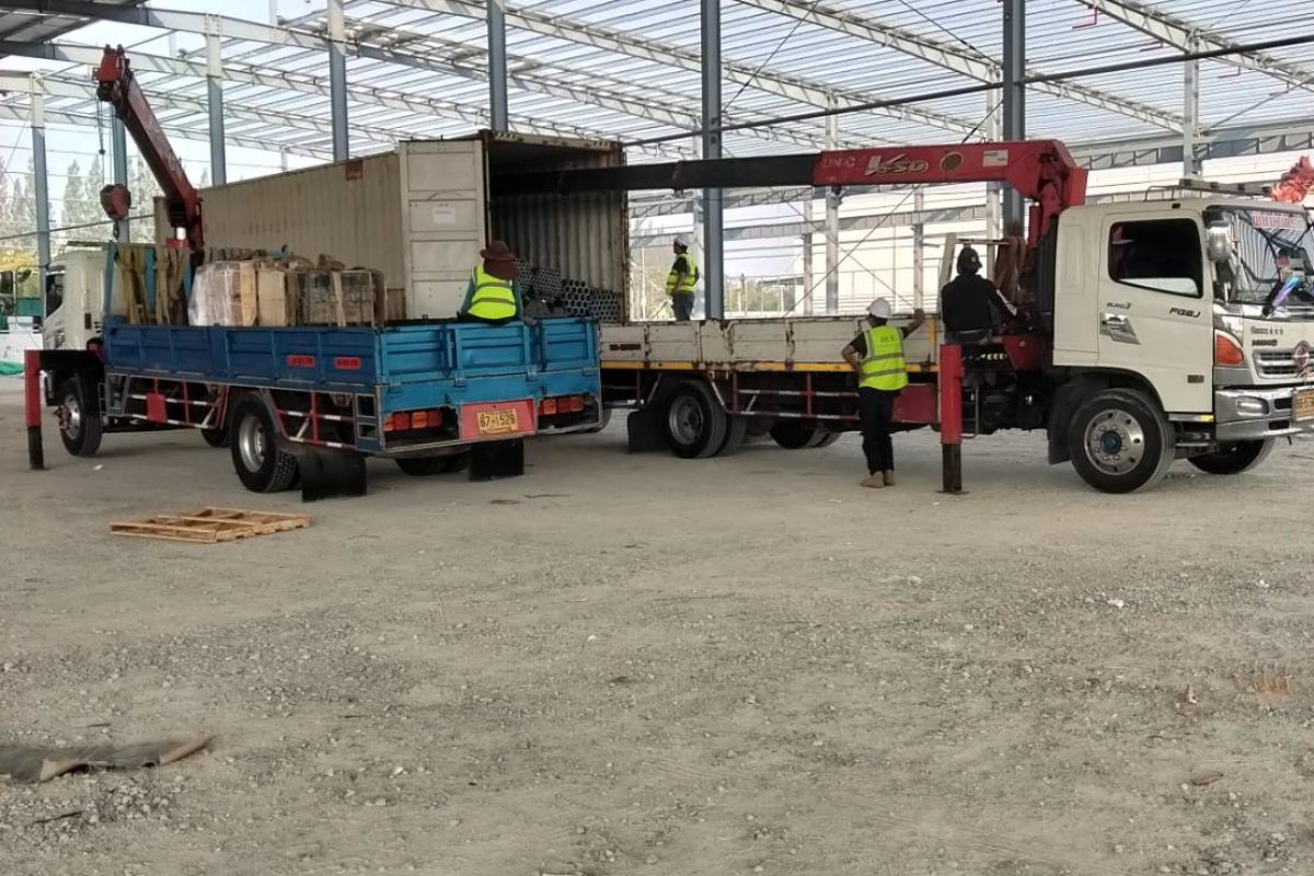 รถเฮี๊ยบ พิชยาเครน ให้บริการรถเฮี๊ยบติดกระเช้าทำงานในที่สูงพร้อมขนย้ายชิ้นงานต่างๆ พื้นที่ นิคมอุสาหกรรมอมตะชลบุรี