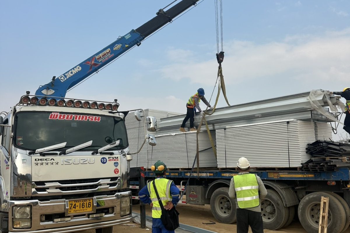 รถเฮี๊ยบ พิชยาเครน ให้บริการรถเฮี๊ยบขนย้ายชิ้นงานต่างๆ พื้นที่ เเหลมฉบัง