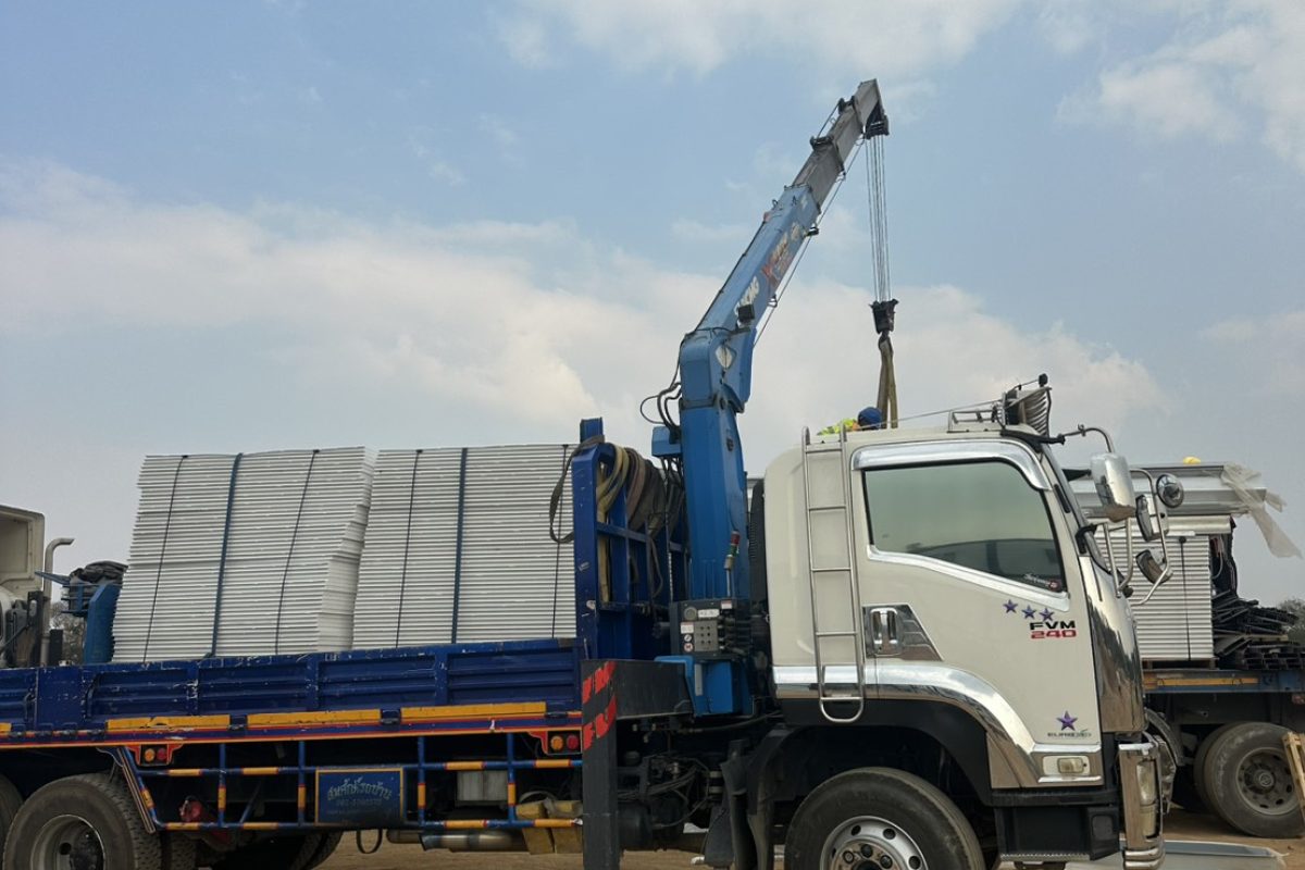 รถเฮี๊ยบ พิชยาเครน ให้บริการรถเฮี๊ยบขนย้ายชิ้นงานต่างๆ พื้นที่ เเหลมฉบัง